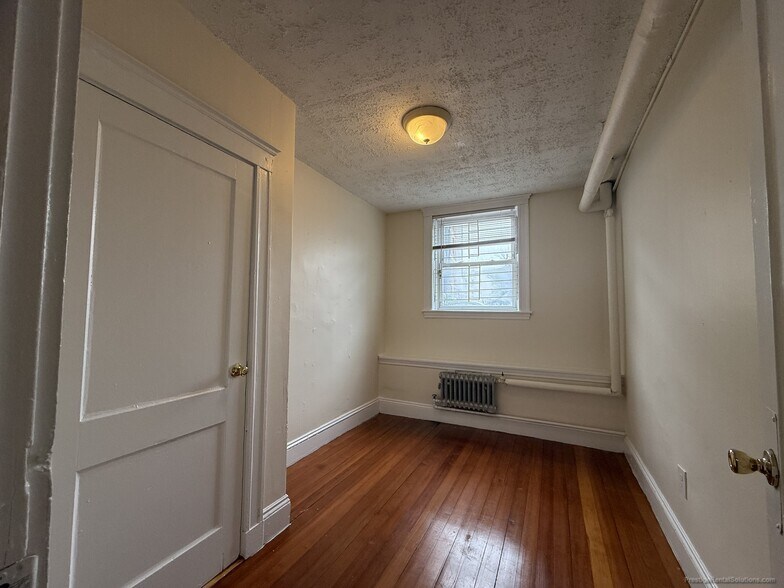 Building Photo - 528 Cambridge St