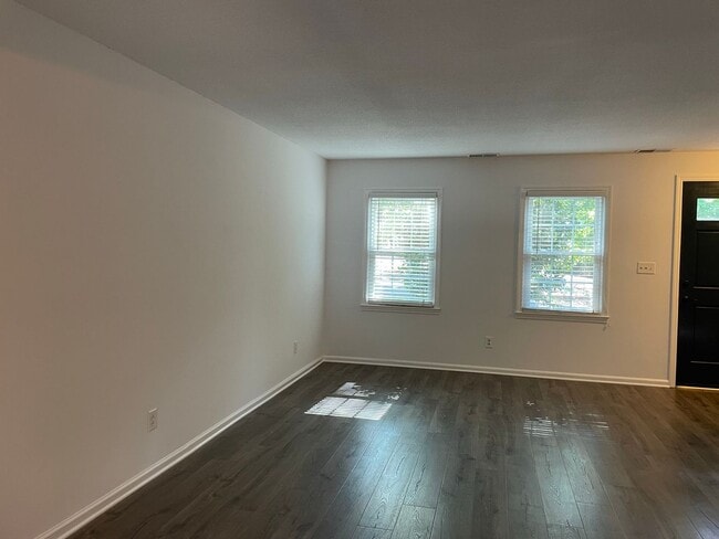 Building Photo - Williamsburg Townhome Available for Rent