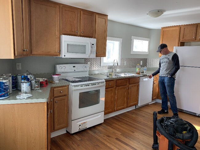 Building Photo - 1002 Main St