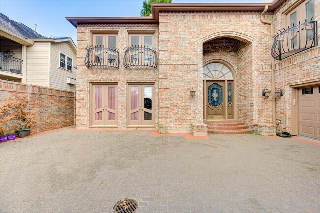 Building Photo - 2510 Potomac Dr