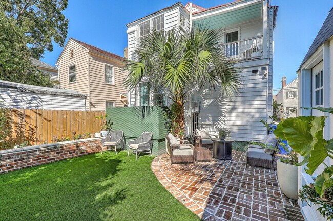 Building Photo - 38 Bogard St