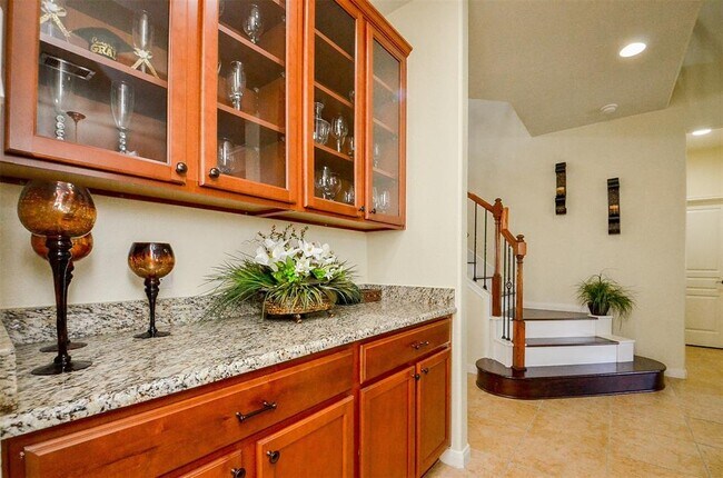 Building Photo - 25935 Foxrun Vista Dr