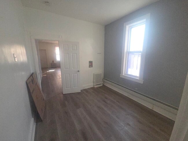 Building Photo - 819 24th St