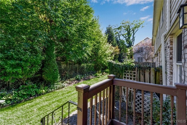 Building Photo - 666 W Ferry St