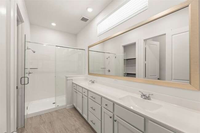 Building Photo - 3335 Verdant Ln