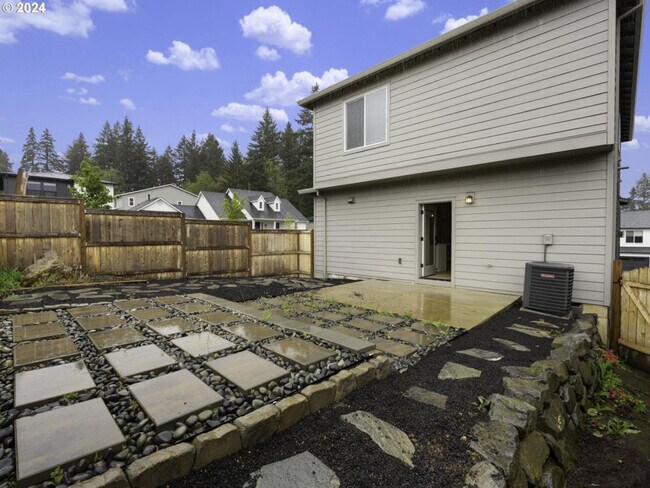 Building Photo - 12921 SE Creekside Terrace