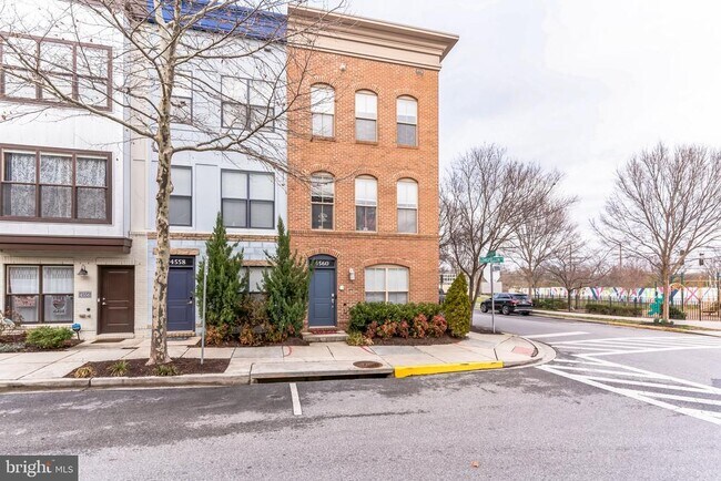 Building Photo - 4560 Longfellow St