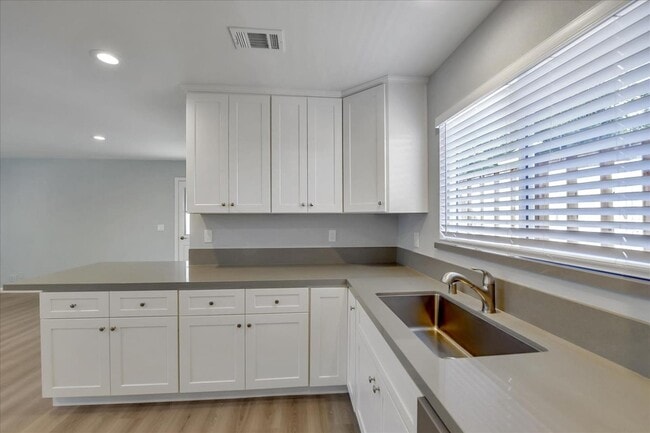 Building Photo - 3360 Warburton Ave