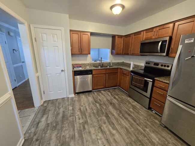 Building Photo - 166 Majestic Cir