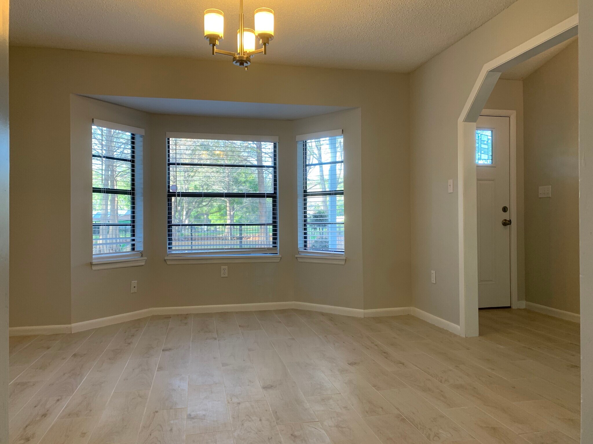 Dining - 522 Blankenship Ln