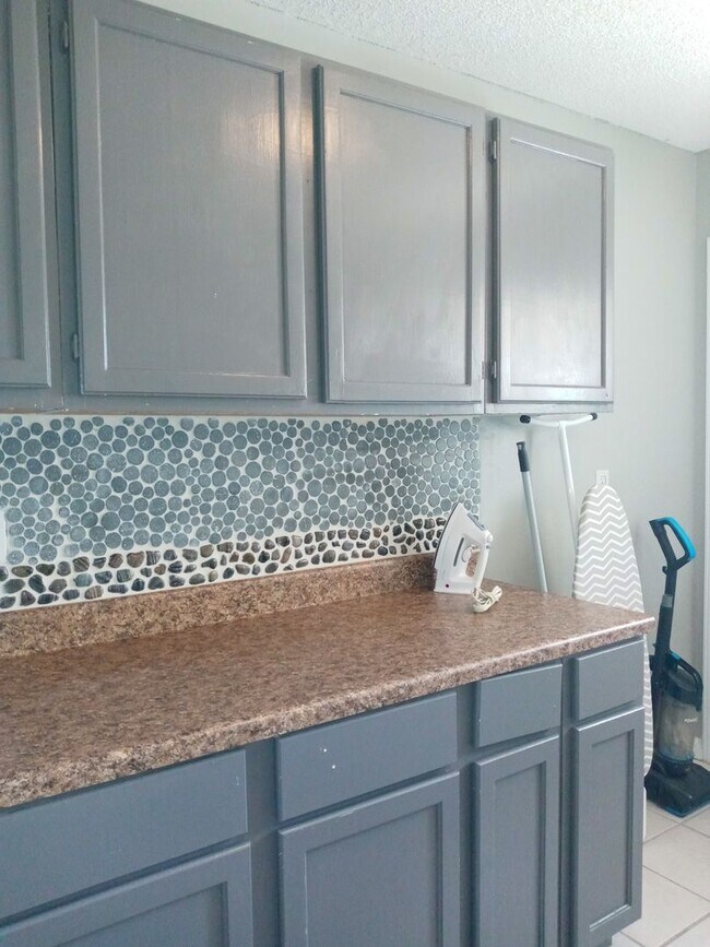 Building Photo - RIO RANCHO-FOUR BEDROOM HOUSE-Furnished
