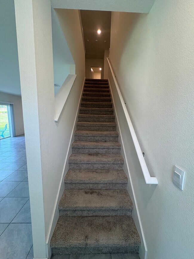 Building Photo - 4 Bed 2.5 Bath Mt Dora Home - Solar Energy!