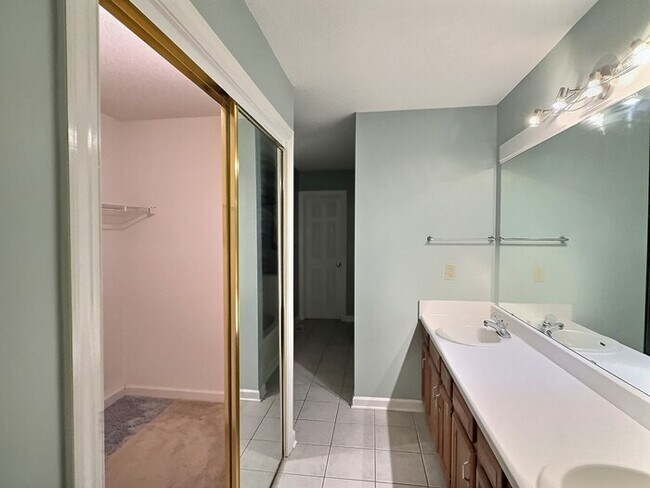 Building Photo - 7 Preakness Dr