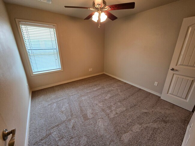 Building Photo - 806 Dove Landing Ave