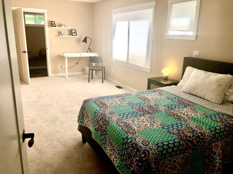 A third bedroom or office on the main floor - 7107 120th St NW