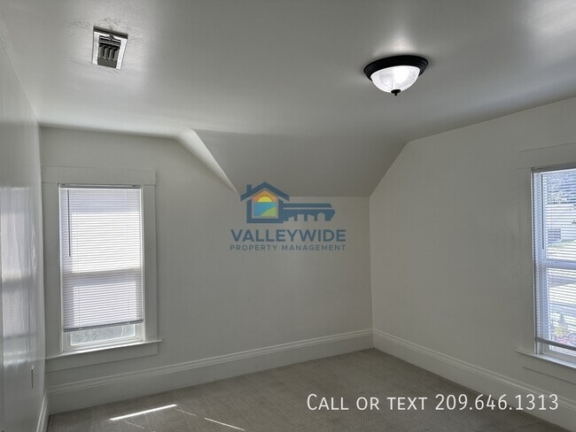 Building Photo - 1006 Moffett Rd