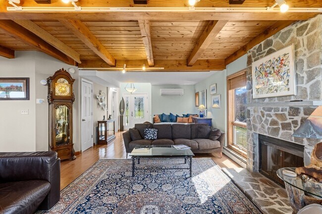 Building Photo - 2 Windward Way
