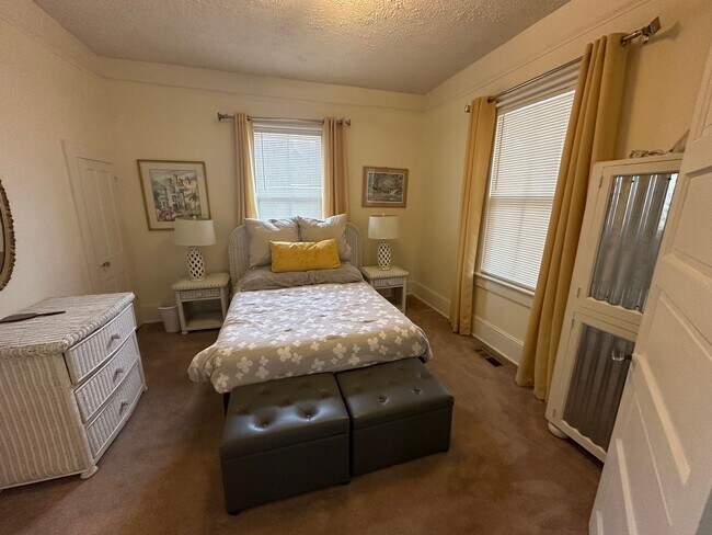 Building Photo - Charming 1 Bedroom, 1 Bath Furnished Home Available for Rent with Flexible Lease Terms