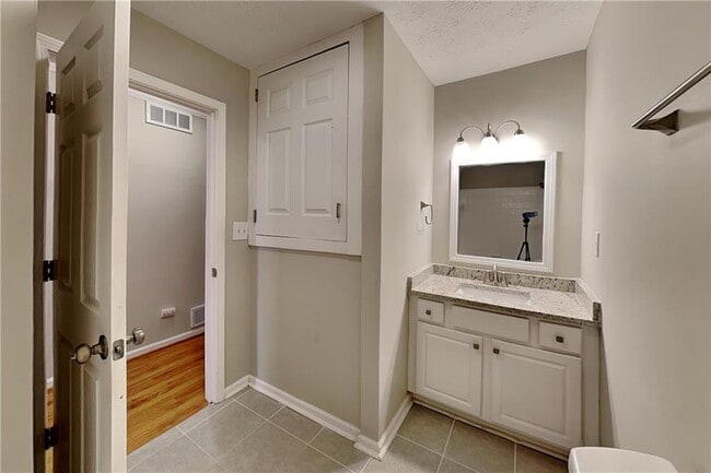 Building Photo - 3021 Wendy Ln