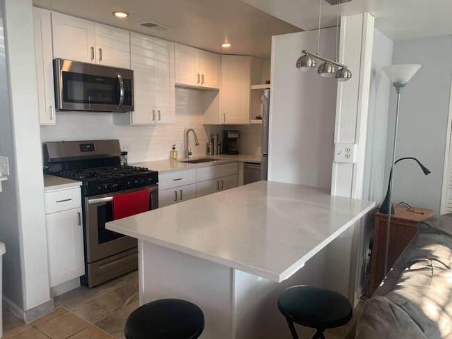 Building Photo - 3801 N St Louis Ave