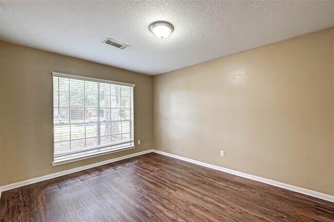 Building Photo - 28811 Stapleford St