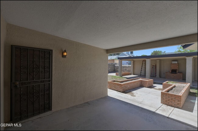 Building Photo - 129 Torrey Pines Dr