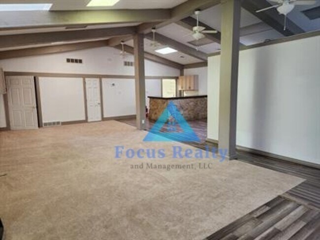 Building Photo - 426 E Wheeling St