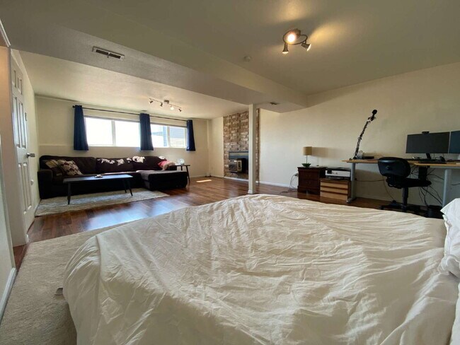 Building Photo - Downstairs Suite with Private Kitchen & Ba...