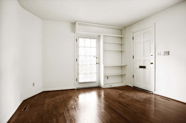 Building Photo - 6415 Howe St