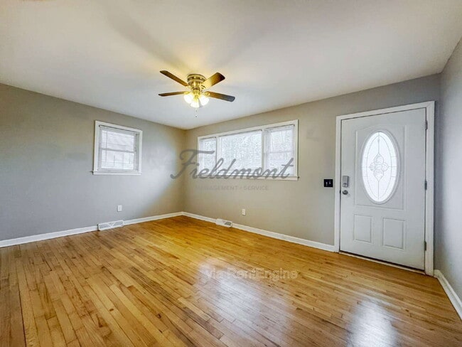 Building Photo - 111 S Buckhorn Rd