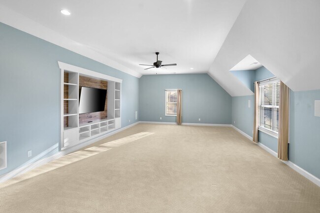 Building Photo - 611 Band Dr