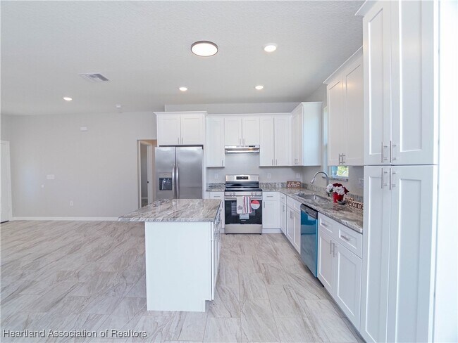 Building Photo - 836 Hanover Ave