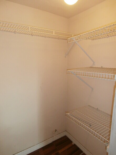 Building Photo - 300 Salem Ave NW