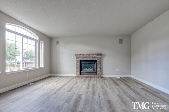 Building Photo - **MI Special: Feb Rent Free!!** 4 Bed 2.5 Bath Home Near Parks, Shopping, and Dining. Main Level ...