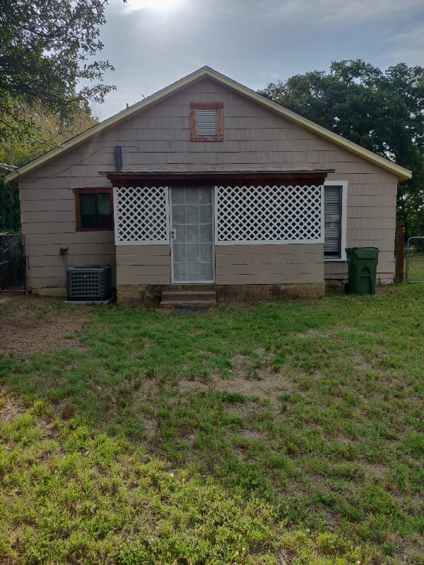 Building Photo - 408 N Elm St