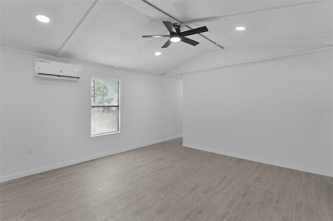 Building Photo - 33514 Luana Ct