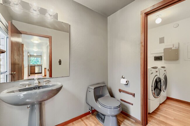 Building Photo - Architecturally Stunning Montlake Home | Vaulted Ceilings | Attached Garage | Steps from the Arbo...