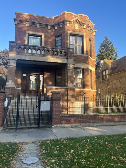 Building Photo - 1521 N Springfield Ave