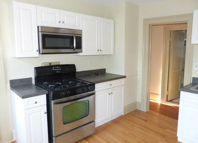 Building Photo - Mansfield Heights | 317-319 Mansfield St.