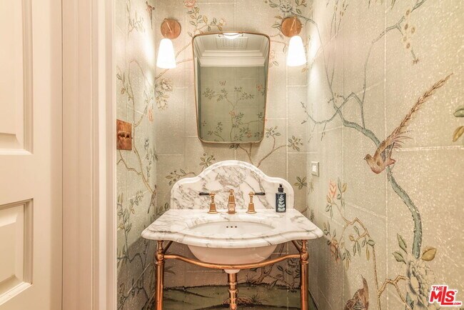 Building Photo - 1424 N Crescent Heights Blvd