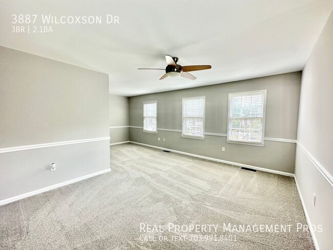 Building Photo - Gorgeous End Unit in Fairfax City!