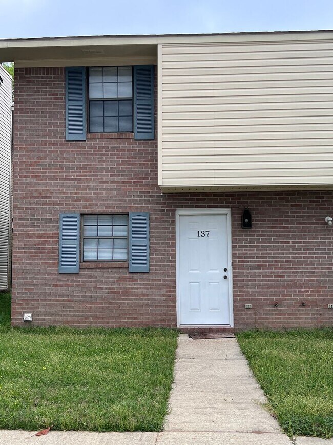 Building Photo - Daleville!!!  Minutes from the Ft Rucker Gate!!!
