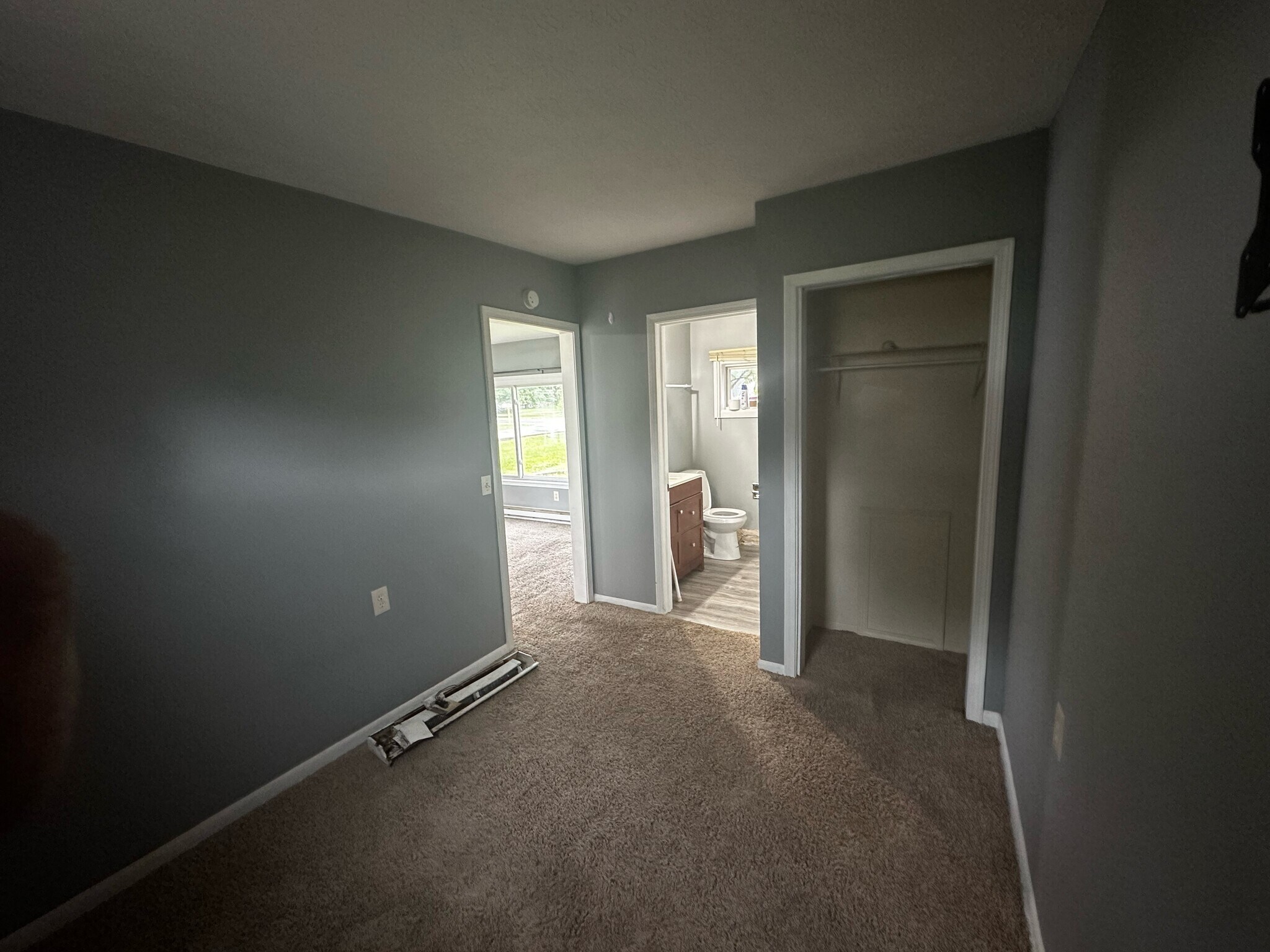 Building Photo - 332 Lake Rd