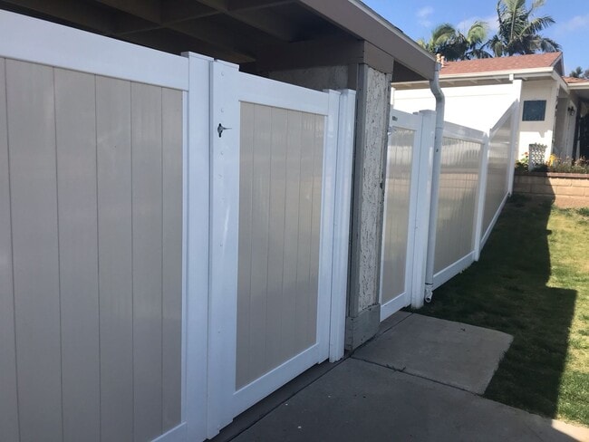 Building Photo - Unbeatable Charm in Camarillo's Colony