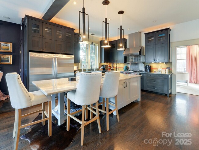 Building Photo - 1413 Devon Dr