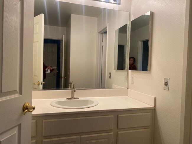 Building Photo - 32552 Sunnyvail Cir