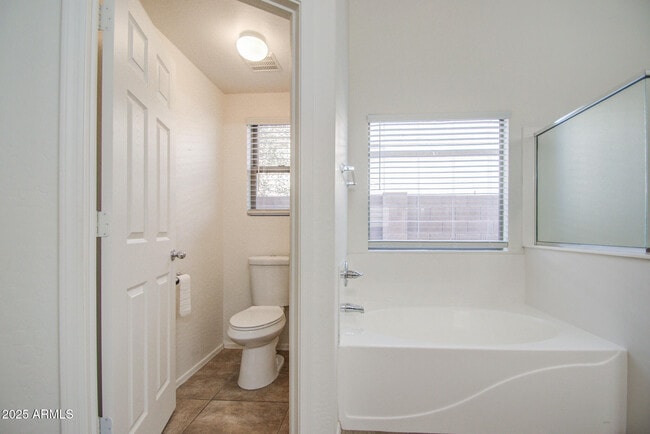 Building Photo - 2586 W Bartlett Way