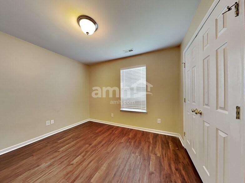 Building Photo - 224 N Fuquay Springs Ave