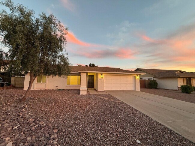 Building Photo - 7331 W Windrose Dr