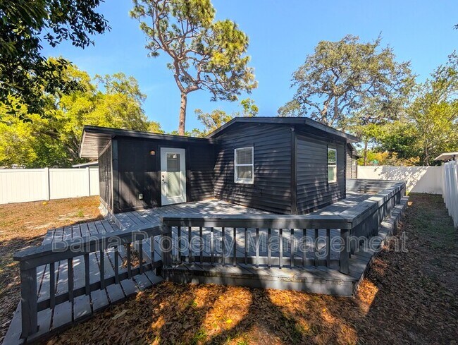 Building Photo - 8004 N Blvd